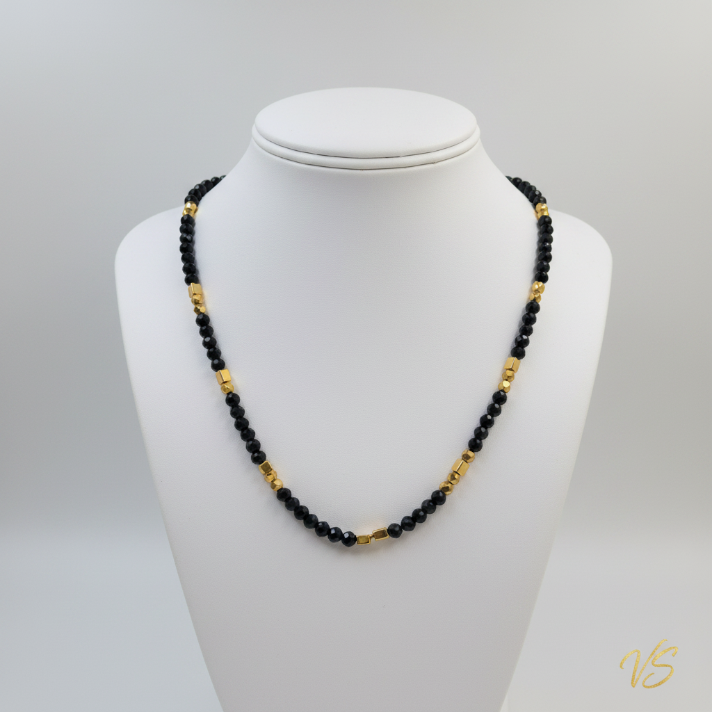 Midnight Gold Beaded Necklace σε λαιμουδιέρα