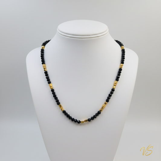Midnight Gold Beaded Necklace σε λαιμουδιέρα